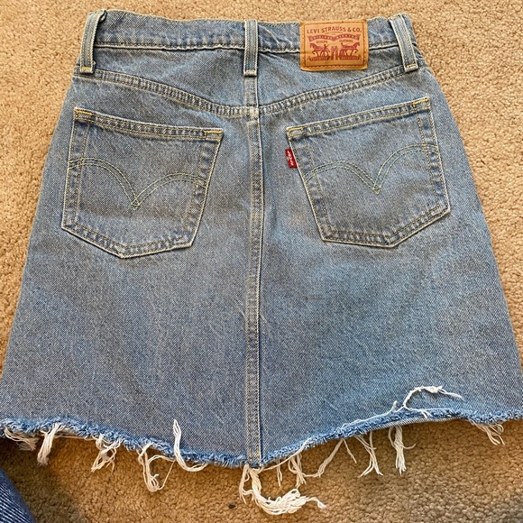 Levi’s denim skirt - Picture 2 of 2